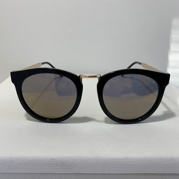 Black and gold round sunglasses. - Picture 1 of 4